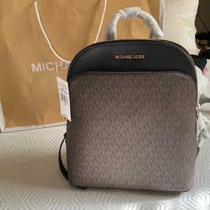 NWT Michael Kors LG Emmy Signature Backpack Your Go-to Marketplace for Deals on Used & Secondhand Items main image 2